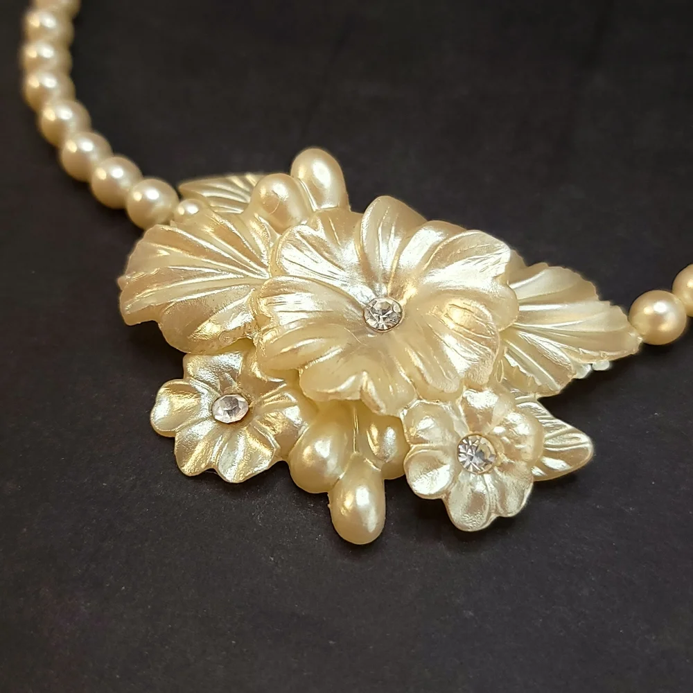 Vintage 1991 AVON  Frosted Petal Necklace Pearl Rhinestone Flowers